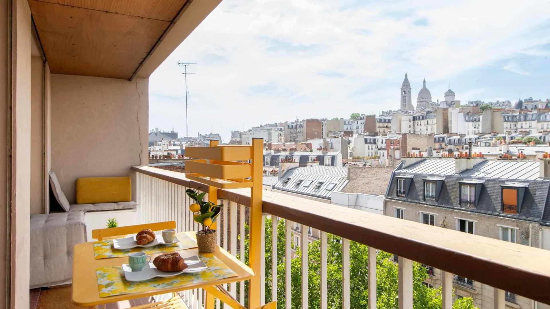 Apartment Stylish Stay - Balcony & Amazing View - Montmartre Paris