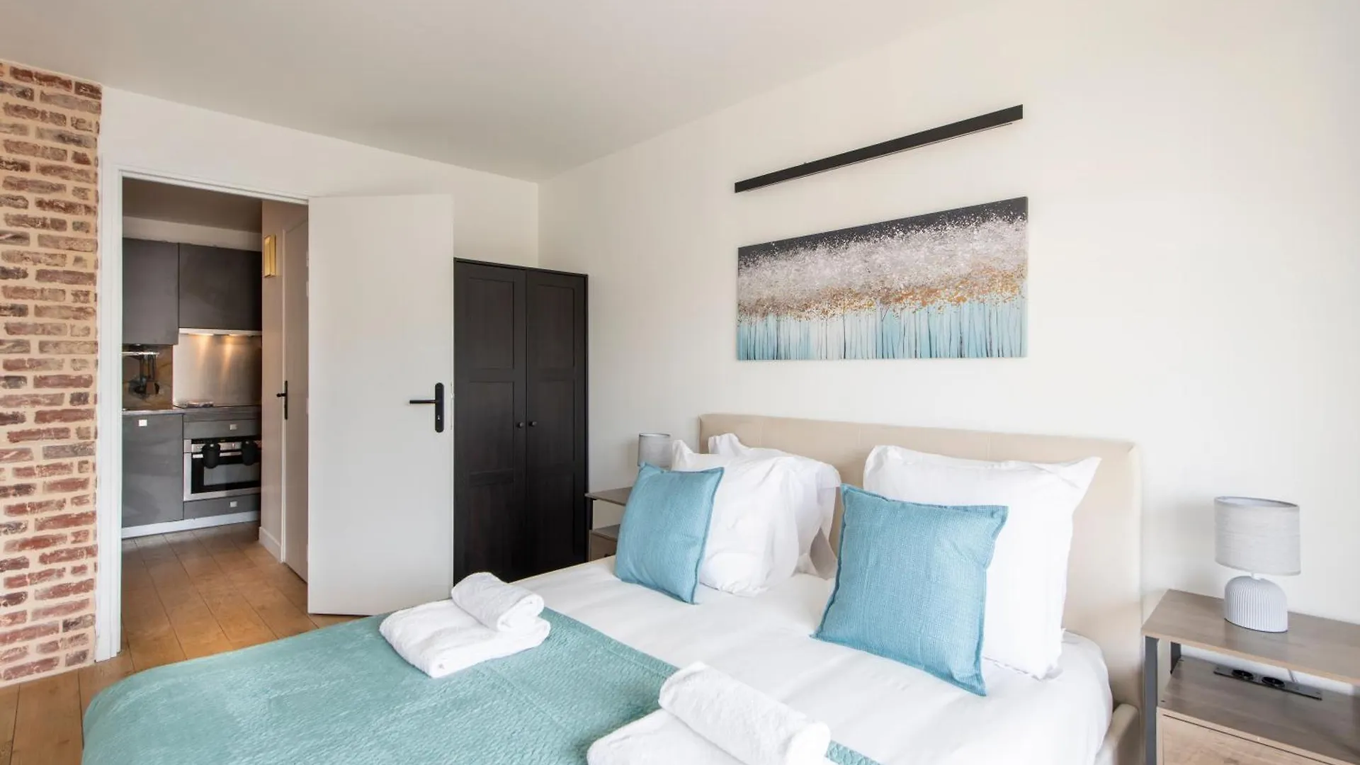 Stylish Stay - Balcony & Amazing View - Montmartre Paris Apartment