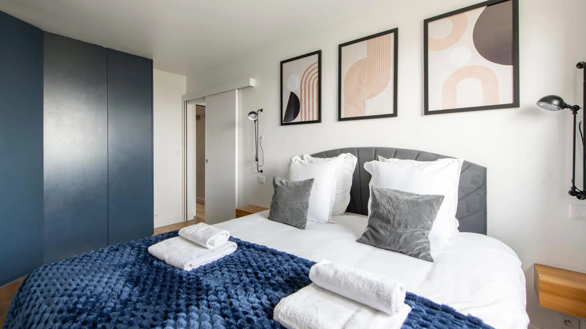 아파트 Stylish Stay - Balcony & Amazing View - Montmartre 파리 프랑스