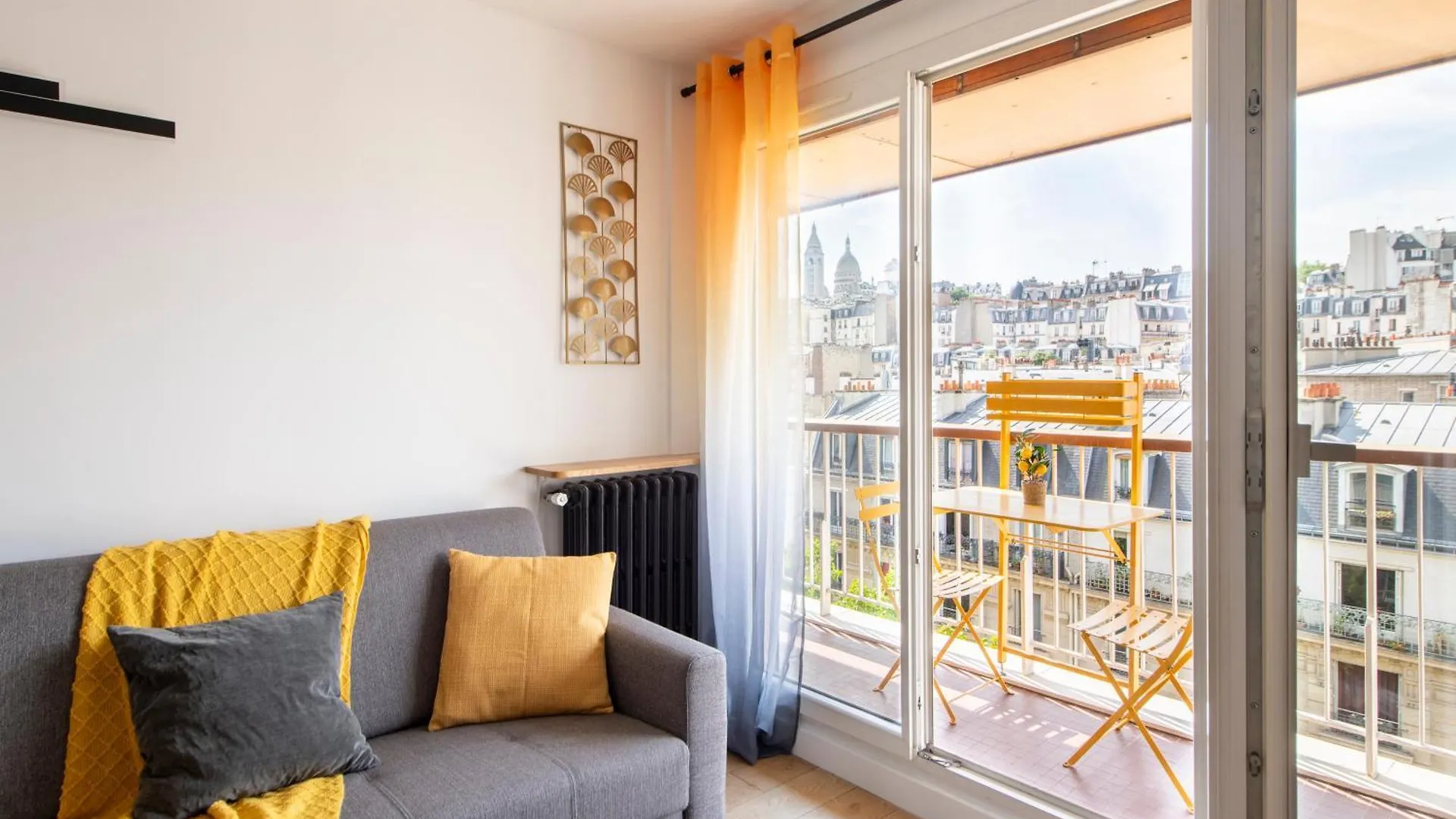 Stylish Stay - Balcony & Amazing View - Montmartre 파리 프랑스